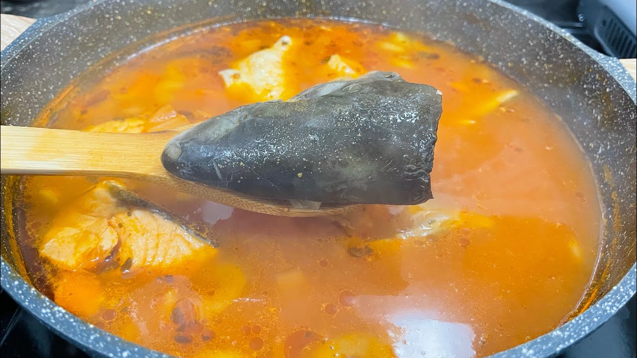 Sopa de cabeza de salmón sopa que te protege de los resfriados