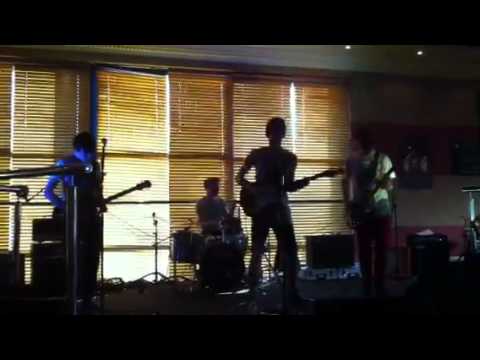 Invisible Snow - Undercover Martyn (cover)