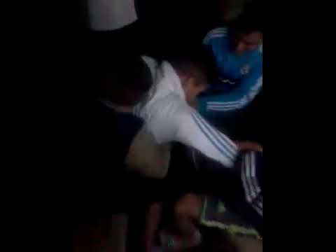 Así reciben a un violín los presos