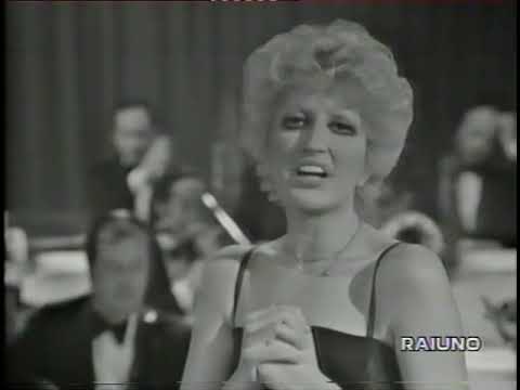 mina canta lacreme napulitane a milleluci