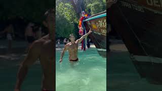 Download lagu Beautiful sea#tarzan#vlog mp3