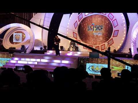 Anchor singer Aditi Gupta hosting safe shop for 4k employess all over india