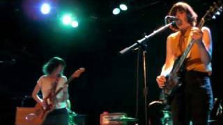 Wild Flag - Black Tiles / Future Crimes (en vivo en CMJ 2011)