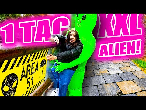 1 TAG in einem XXL Alien-Kostüm ! 👽😳( alle Leute schauen uns an) - Celina