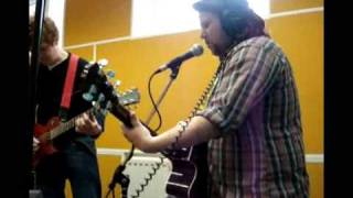 Milk Kan perform Dont Panic LIVE on Resonance 104.4 FM - 28.02.09