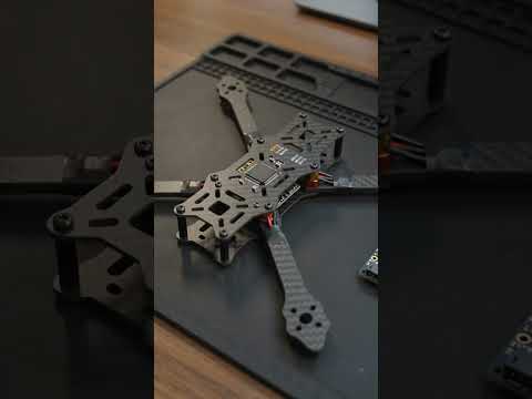 DIY Drohnen-Kit | Baue deinen eigenen Quadrocopter | Unboxing und Inhalt & Demo