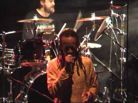 Kiddus I(Live HQ) backed by Homegrown Band-Graduation in Zion Live(Rockers)