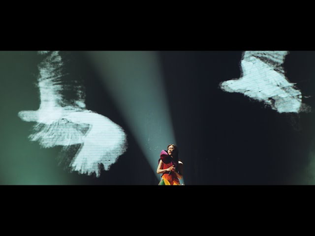HIKARU UTADA SCIENCE FICTION TOUR 2024より「One Last Kiss」のライブ映像をYouTube上で公開 本日よりライブ上映イベント『HIKARU UTADA LIVE CHRONICLES in cinema』の1日券の販売がスタート 特典の新作くまちゃんステッカーの絵柄も公開に 2 YouTubeサムネイル