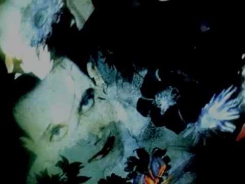 Robert Smith de The Cure & Crystal Castles - Not In Love - 2010 #THECURE