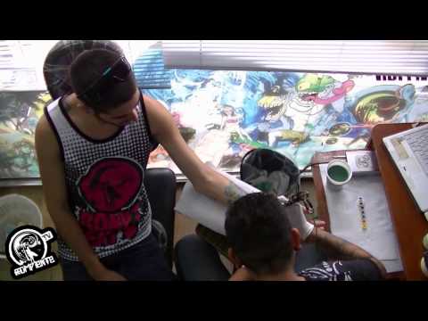 Rompiente Tattoo and Piercing.mpg