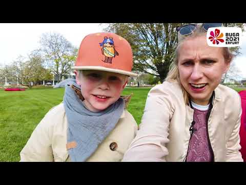 Jonathan und Elli testen den Spielplatz im egapark