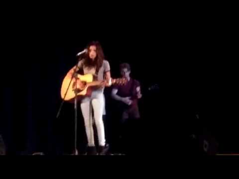 Daniela Calvario /Tengo que colgar