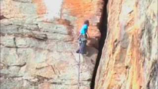 preview picture of video 'Climbing the Watchtower Crack'