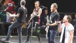 Pearl Jam - Rockin In The Free World w/Donna Grantis - Toronto (May 10, 2016)