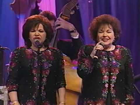 The Lewis Family - Live and Pickin'