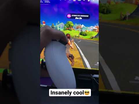 Fortnite Vs Ps5 Adaptive Triggers #shorts #youtubeshorts