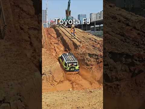 The ultimate challenge of muddy off-road: Toyota FJ, Jimny, Pajero
