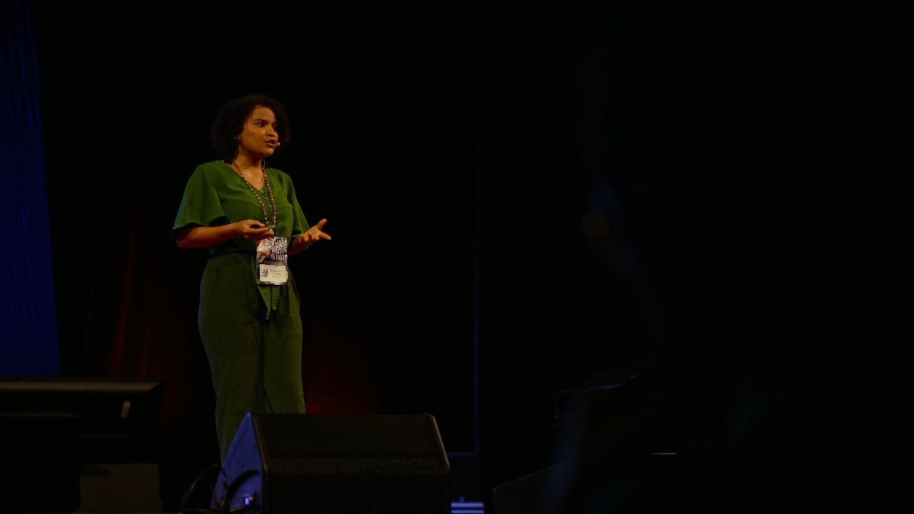 Como transformar caroços de açaí em tijolos para o futuro | Francielly Rodrigues | TEDxAmazônia
