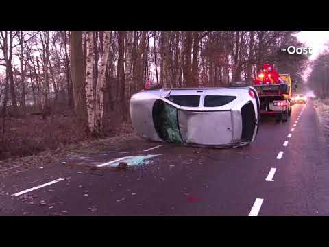 Gladheid veroorzaakt ongeluk bij Buurse; auto over de kop