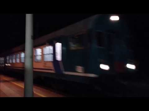 Regionale 12766 con E464 001 in coda ad un nuovo convoglio !