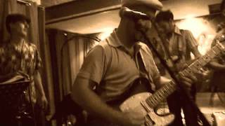 THE FUNKY CHICKEN'S tribute to the Meters by Malted Milk OUT IN THE COUNTRY (FR).m4v