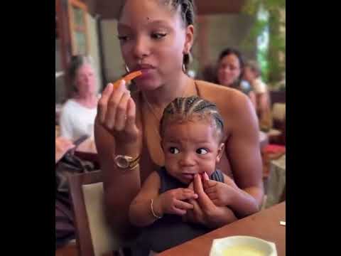 Halle Bailey And Baby Halo Chew The Same 🥹🫶🏾 #hallebailey #ddg #halo #chloexhalle #chloebailey