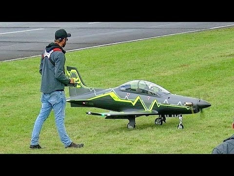 GIANT RC PILATUS PC-21 TOMAHAWK AVIATION TURBOPROP TURBINE MODEL AIRCRAFT FLIGHT DEMO