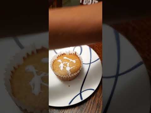 Aadee decorates Cupcake🧁 #short #cupcakedecoration #cake #cakedecorating #cakedesign #cakes #cupcake