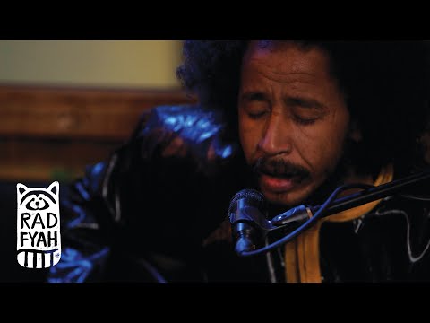 Tamikrest - Tapsakin - Rad Fyah Studio (on the road) Live Session