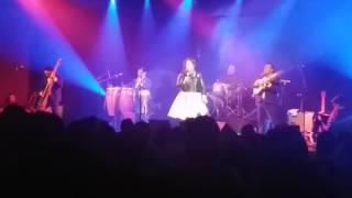 La Santa Cecilia - Sucede