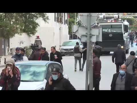 الشرطة التونسية تفرق المتظاهرين في العاصمة تونس