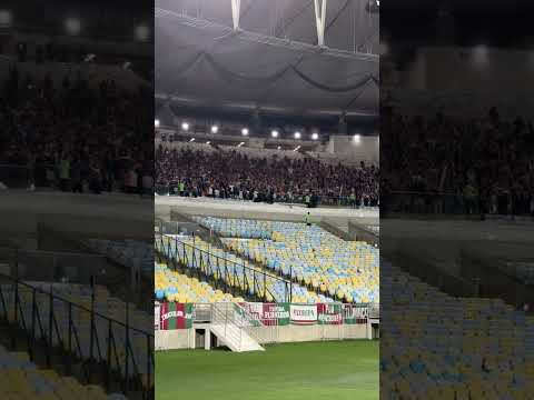 "Hinchada de Independiente Rivadavia en Rio de Janeiro. Partido vs Fluminense por Copa Libertadores." Barra: Los Caudillos del Parque &bull; Club: Independiente Rivadavia &bull; País: Argentina
