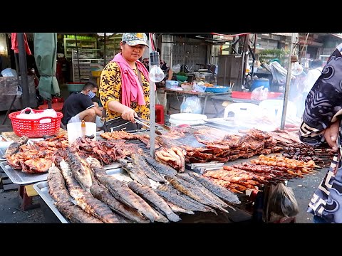 Olympic Market Street Food in the Evening