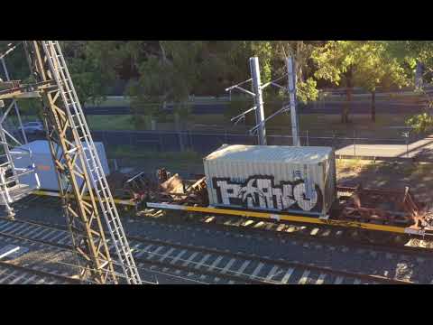 PN G541 and XR559 Up steel train at The Latrobe Street Bridge (14/01/2018)