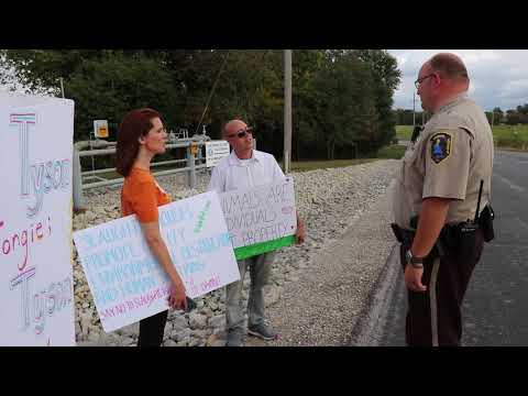 Police Officer Confronts Vegan