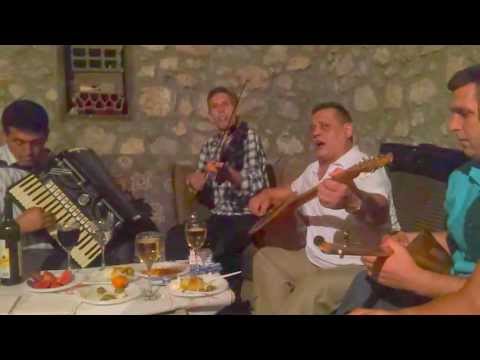 yNË KULLËN E NASER SHATRIT Këndon Muhamet Avdijaj FLASIN SHQIPET E LAVDISÊ20120826 212222