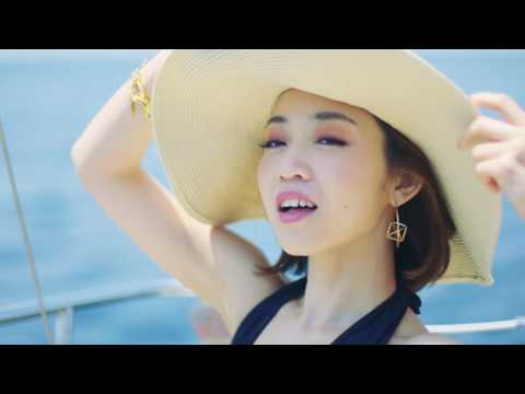 「Flash of Light」MV のサムネイル