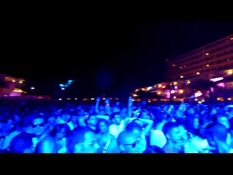 Afrojack played Tommy Trash & Sebastian Ingrosso﻿ - Reload @ushuaiaibiza ( FMIF august 2012)