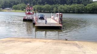 preview picture of video 'Sisterville Ferry Coming in to Dock'
