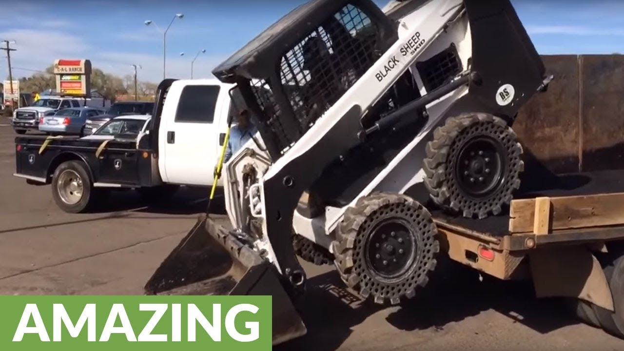 Mind-blowing Bobcat skid-steer skills at job site