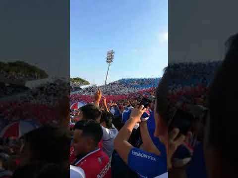 "Recibimiento de Nacional vs peñarol Apertura 2018 (Desde la tribuna)" Barra: La Banda del Parque &bull; Club: Nacional