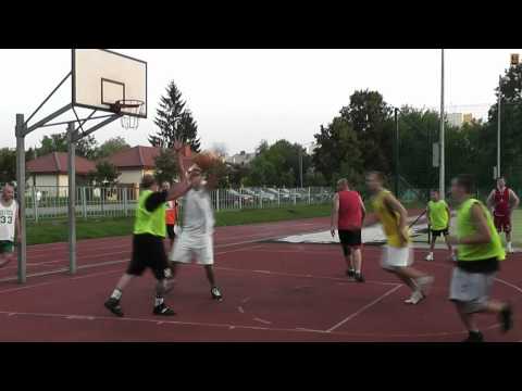 27.08.2011, Puławy V turniej streetball -  III mecz - grupa Open