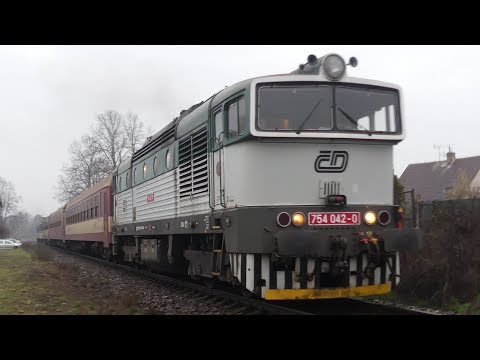 754 042-0 mimořádně na R 1144 + 854 009-8 na R 1147 v Bakově nad Jizerou 7.12.2018