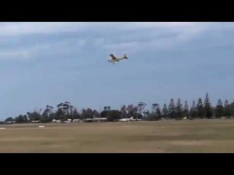 AWESOME PILOT!! EXTREME Crosswind Landing in a Cessna - 30-40 Knot winds