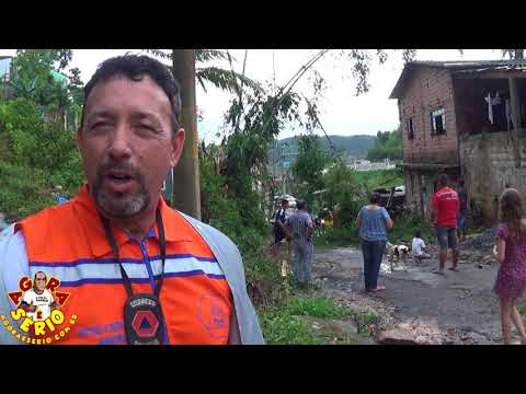 Defesa Civil de Juquitiba na Destruição da Chuva nas Casas da Favela dos Brancos