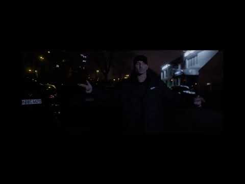 ASCHE disst Mois seine Frau und sein Sohn