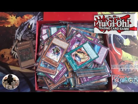 Mystery opening of an incredible batch of Yugioh cards purchased for 105 Euros on Ebay
