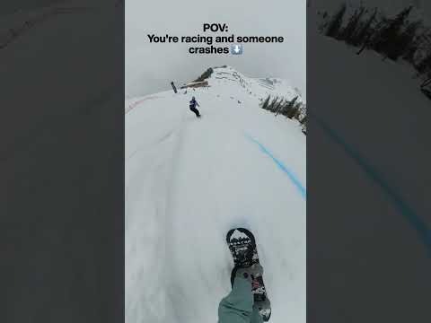 Cноуборд Snowboarder falls during race