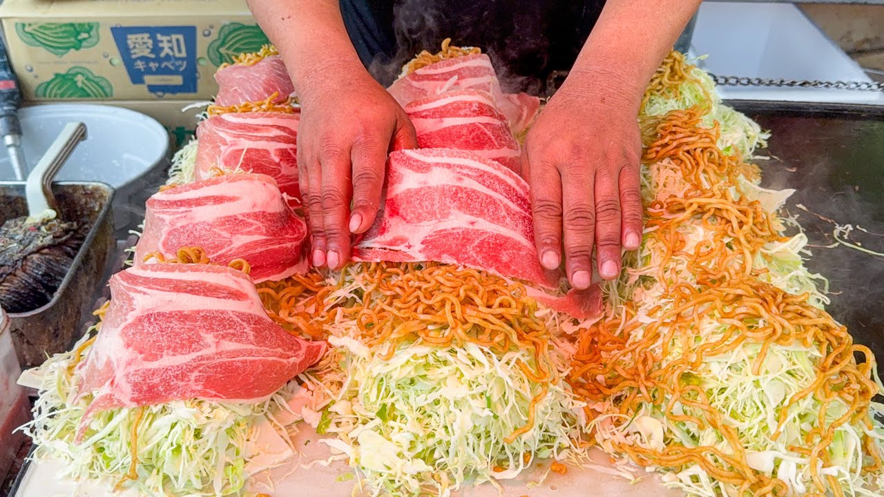 japanese street food - hiroshima style okonomiyaki  広島焼き