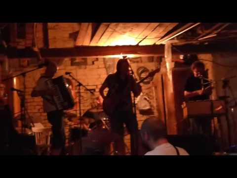 Hrozně - HROZNĚ Stejné ženy, stejní muži